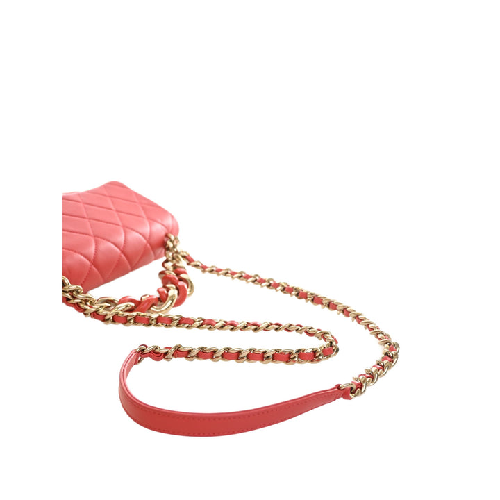 Chanel Elegant Chaîne Rabat simple Petit Cuir d'agneau Rouge – vue 9 – GABY PARIS