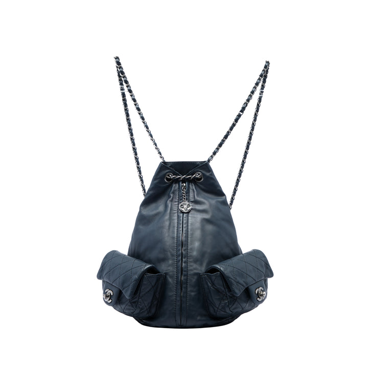 Chanel Sac à dos is Back Grand Cuir de veau Bleu – vue principale – GABY PARIS