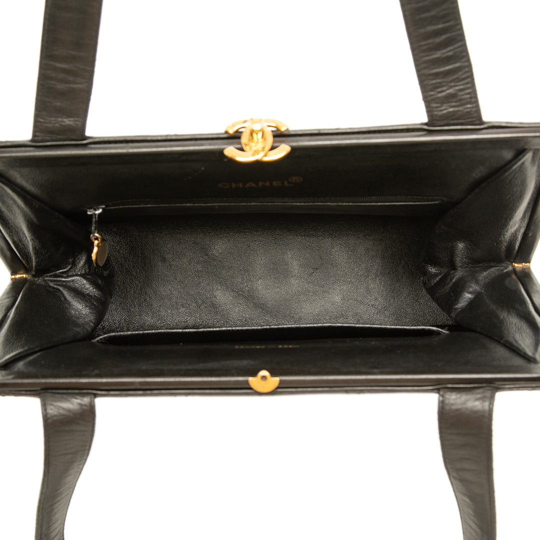 Chanel CC Matelassé Kiss Lock Sac structuré Cuir d'agneau Noir – vue 4 – GABY PARIS
