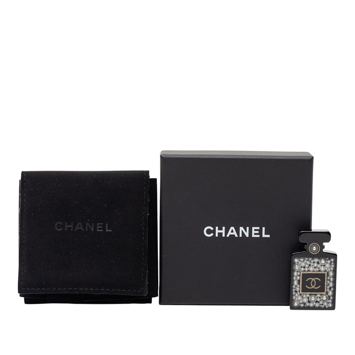 Chanel CC Resin et Perles fantaisie Perfume Bottle Pin Broche Plastique