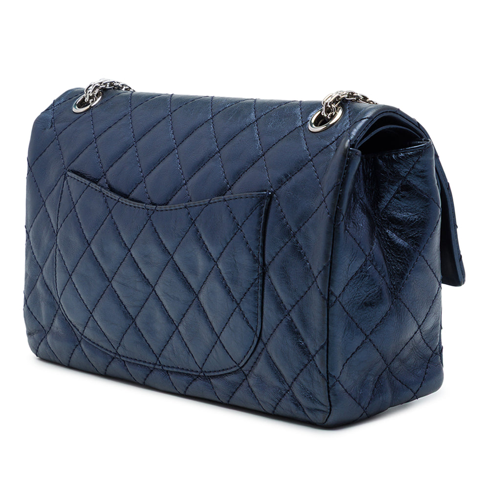 Chanel Sac porté épaule Matelassé vieilli Reissue 2.55 Double rabat 226 Cuir de veau Bleu – vue 2 – GABY PARIS