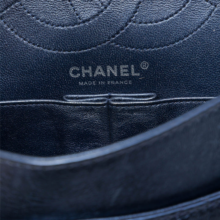 Chanel Sac porté épaule Matelassé vieilli Reissue 2.55 Double rabat 226 Cuir de veau Bleu – vue 5 – GABY PARIS