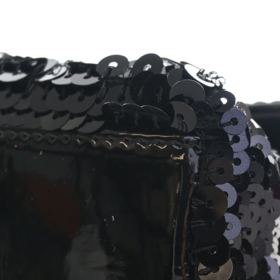 Chanel Cuir verni à finitions Sequinsed Satin Reissue 2.55 Simple rabat 225