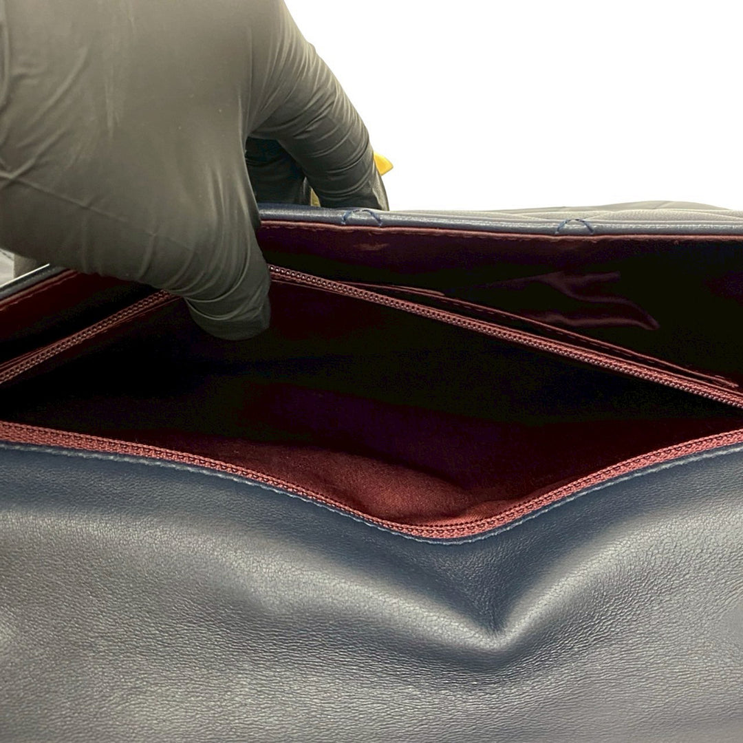 Chanel Matelassé Cuir d’agneau Golden Class à rabat