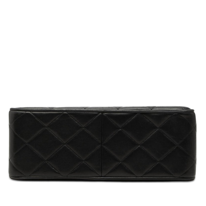 Chanel XL CC Matelassé Cuir d’agneau Square Simple rabat