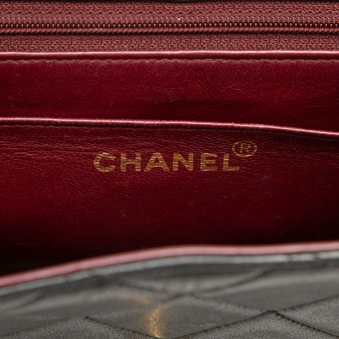 Chanel XL CC Matelassé Cuir d’agneau Square Simple rabat