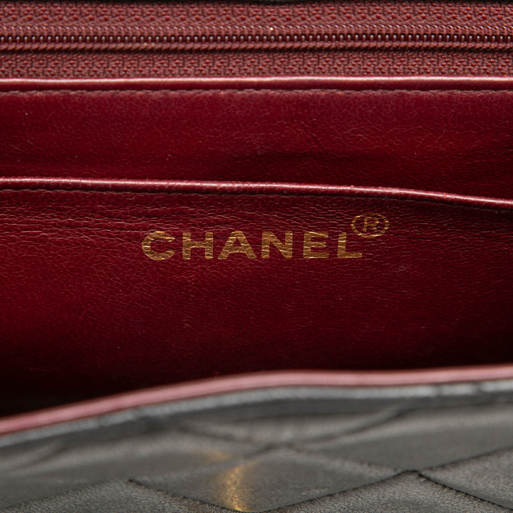 Chanel XL CC Matelassé Cuir d’agneau Square Simple rabat