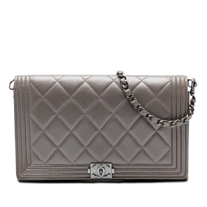 Chanel Matelassé Metallic Cuir d’agneau Boy Pochette avec chaîne