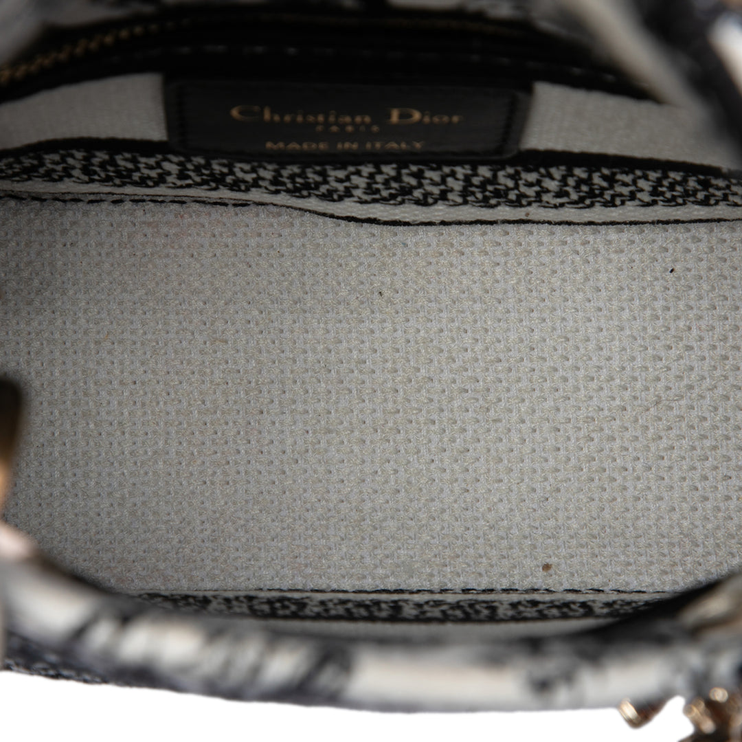 Dior brodé Plan de Paris Lady D-Lite Mini Blanc – vue 4 – GABY PARIS