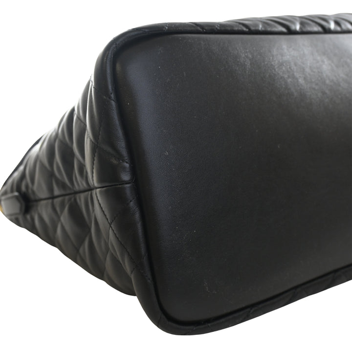 Saint Laurent Matelassé Cuir de veau Monogram ES Giant Sac de voyage