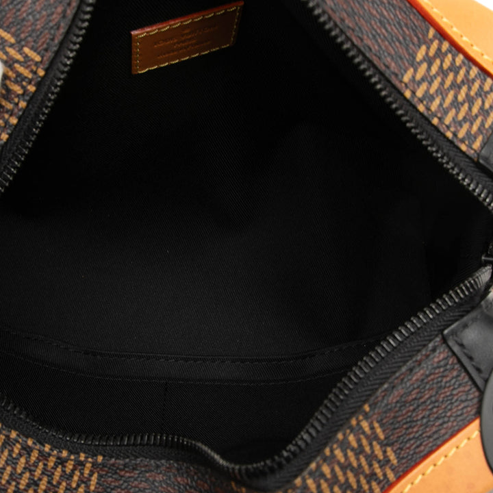 Louis Vuitton Sac bandoulière Nigo Giant Souple Trunk Damier Ébène Marron – vue 4 – GABY PARIS