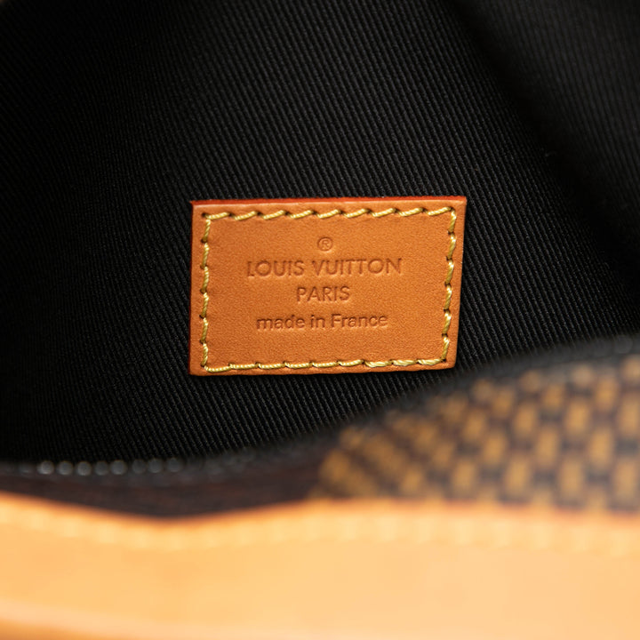 Louis Vuitton Sac bandoulière Nigo Giant Souple Trunk Damier Ébène Marron – vue 5 – GABY PARIS