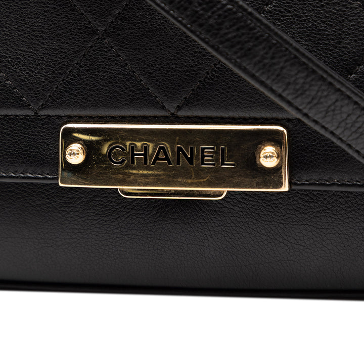 Chanel Small Matelassé Cuir de veau grainé Label Click à rabat – GABY PARIS Authentique