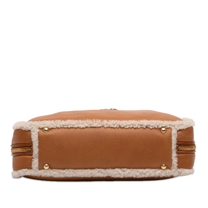 Miu Miu Sac porté épaule Shearling à finitions Logo Beau Grand Cuir de veau Marron – vue 3 – GABY PARIS