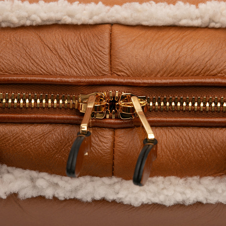Miu Miu Sac porté épaule Shearling à finitions Logo Beau Grand Cuir de veau Marron – vue 6 – GABY PARIS