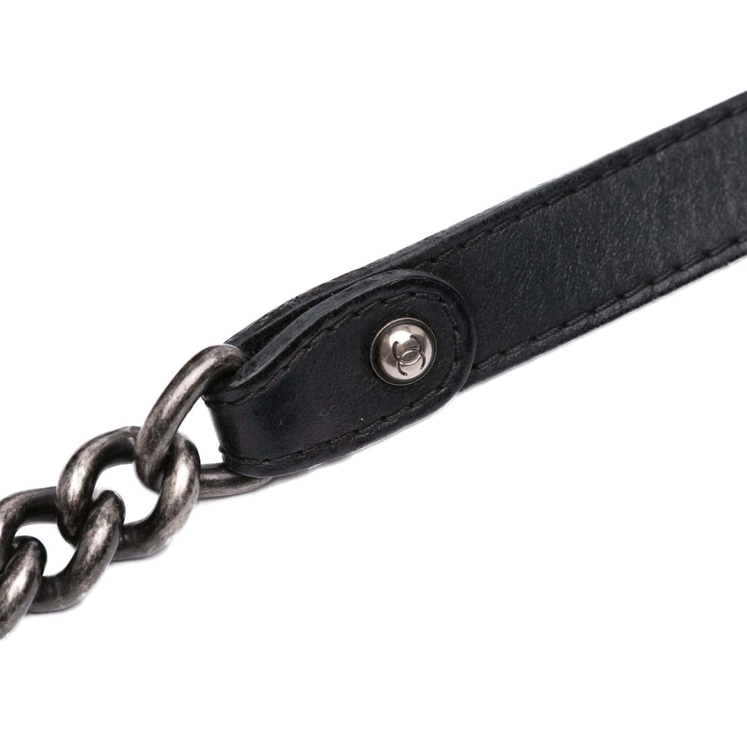 Chanel Medium Quilted Cuir de veau Whipstitch Chain Around Boy Top Handle Flap Noir – GABY PARIS Authentique