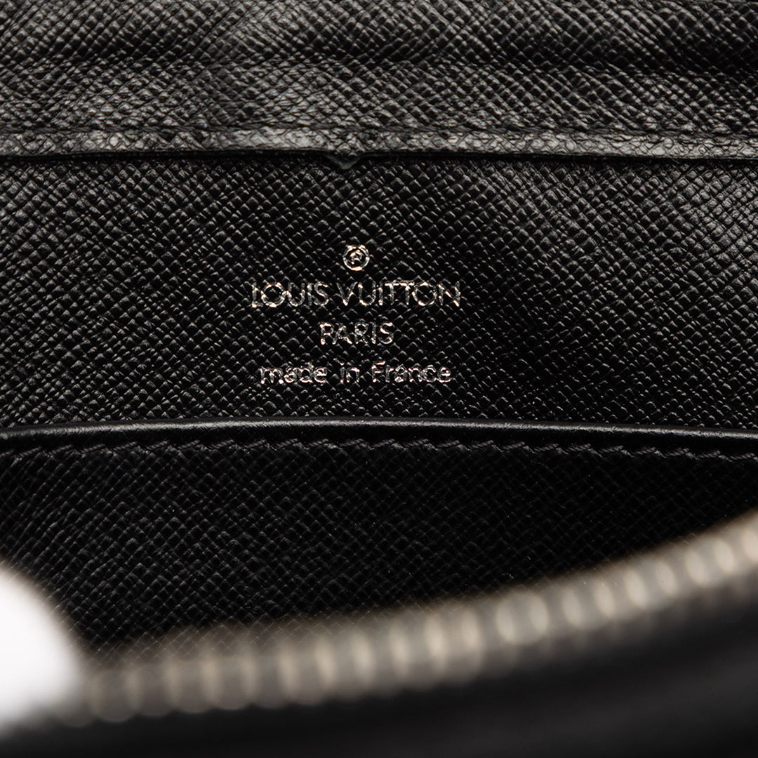 Louis Vuitton Taiga Pochette Baikal