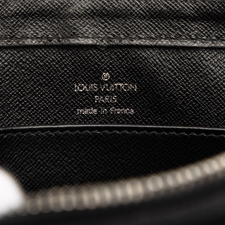 Louis Vuitton Taiga Pochette Baikal
