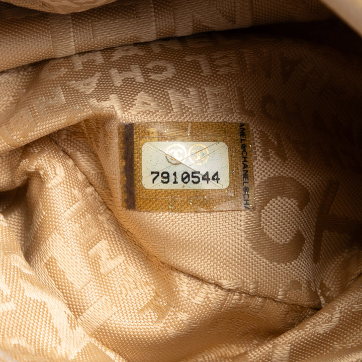 Chanel CC Cuir de veau Pompon Hobo