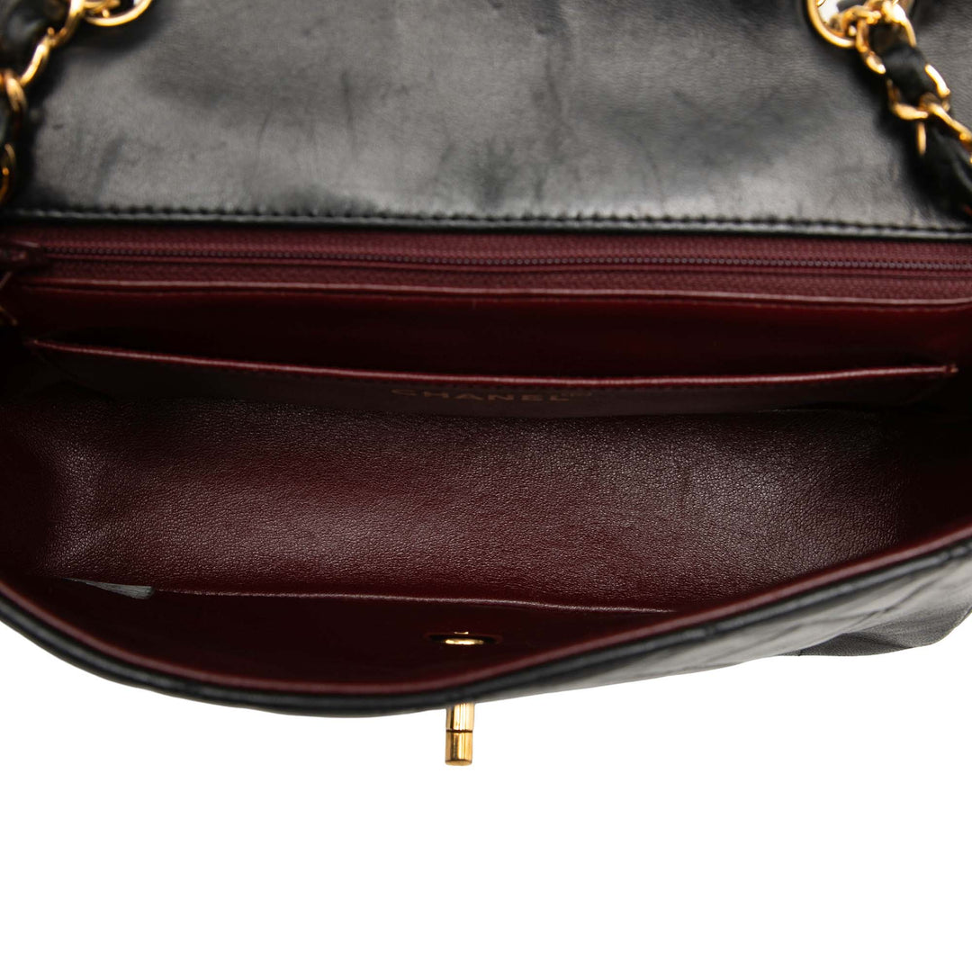 Chanel Diana à rabat Petit Cuir d'agneau Noir – vue 4 – GABY PARIS