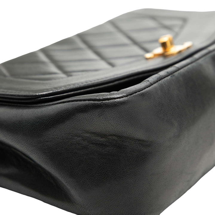 Chanel Diana à rabat Petit Cuir d'agneau Noir – vue 6 – GABY PARIS