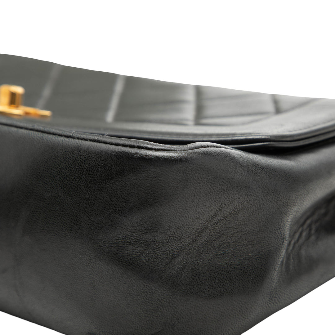 Chanel Diana à rabat Petit Cuir d'agneau Noir – vue 7 – GABY PARIS