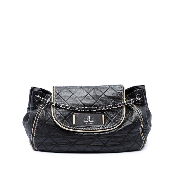 Chanel Matelassé East West Mademoiselle Accordion à rabat Cuir d'agneau Noir – vue principale – GABY PARIS