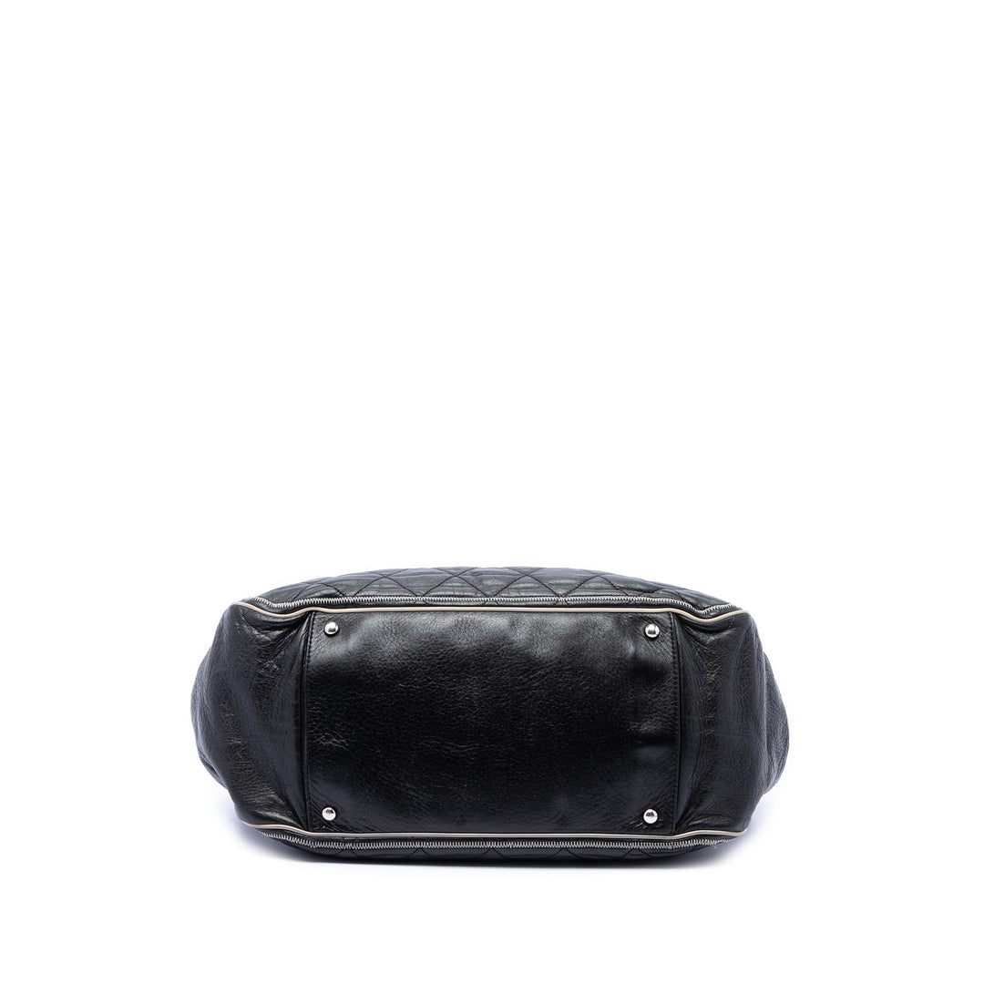 Chanel Matelassé East West Mademoiselle Accordion à rabat Cuir d'agneau Noir – vue 3 – GABY PARIS