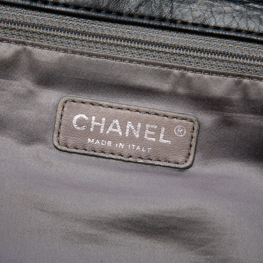 Chanel Matelassé East West Mademoiselle Accordion à rabat Cuir d'agneau Noir – vue 5 – GABY PARIS