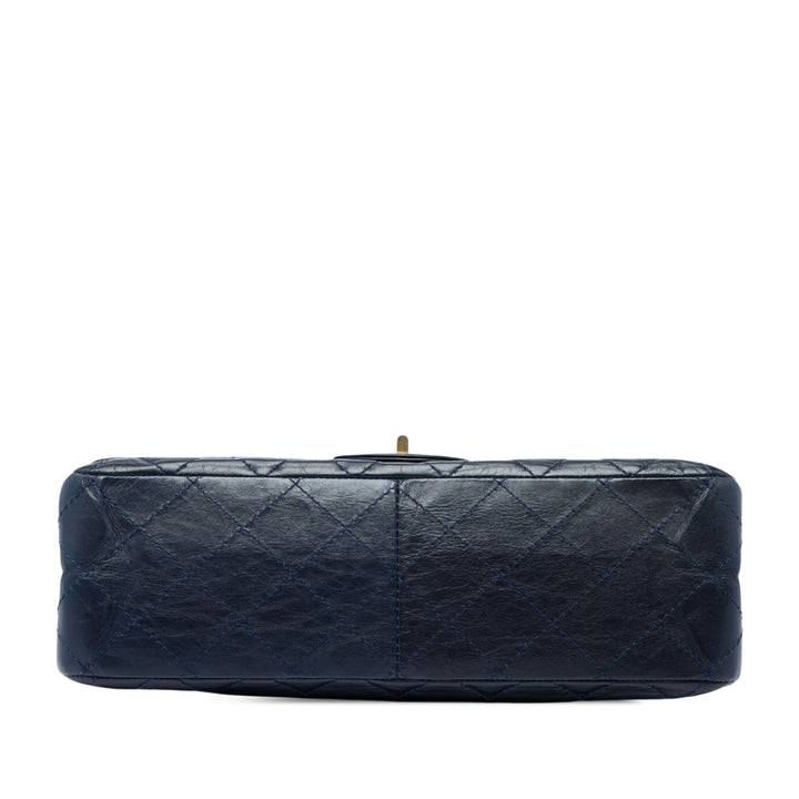 Chanel Matelassé vieilli Reissue 2.55 Double rabat 227 Cuir de veau Bleu – vue 3 – GABY PARIS