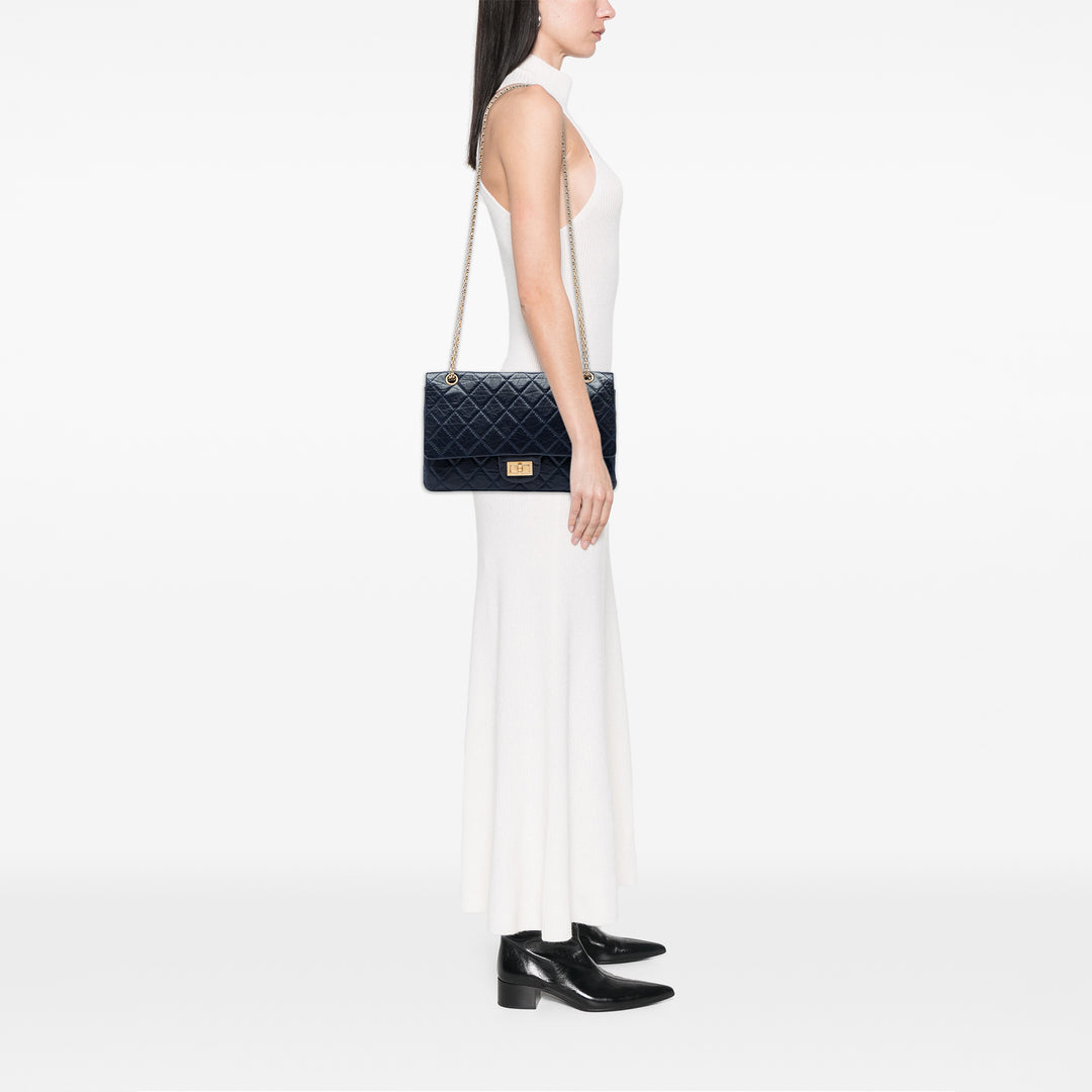 Chanel Matelassé vieilli Reissue 2.55 Double rabat 227 Cuir de veau Bleu – vue 5 – GABY PARIS