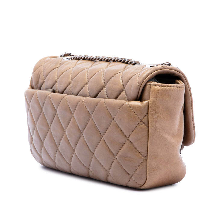 Chanel Medium Matelassé Cuir d'agneau Coco Rain à rabat