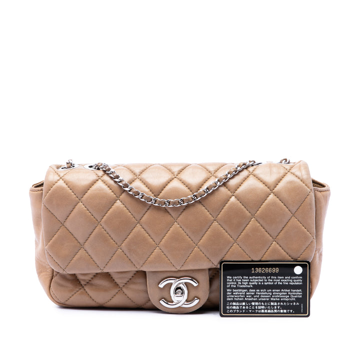 Chanel Medium Matelassé Cuir d'agneau Coco Rain à rabat