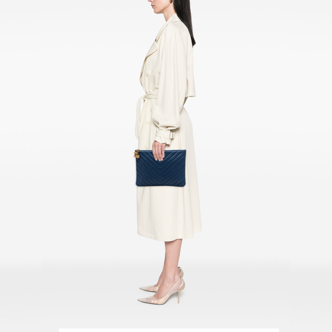 Chanel Chevron Ancient Greek Charms O Étui Pochette Moyen Cuir caviar Bleu – vue 6 – GABY PARIS