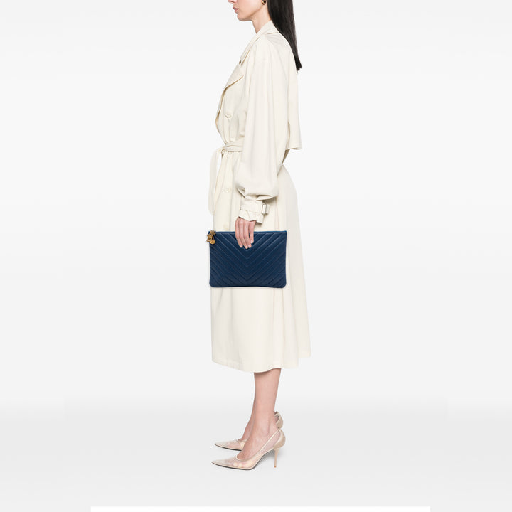 Chanel Chevron Ancient Greek Charms O Étui Pochette Moyen Cuir caviar Bleu – vue 6 – GABY PARIS