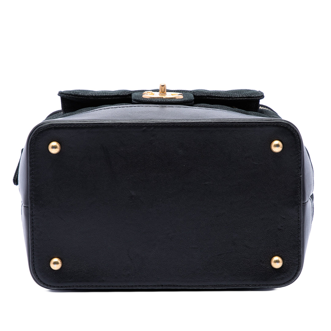 Chanel Matelassé Iridescent Caviar Globe Trotter Vanity avec chaîne