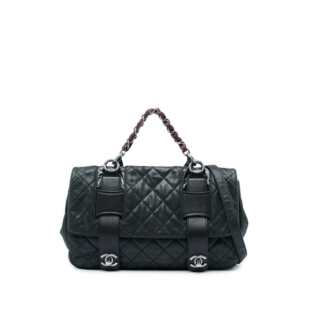 Chanel Matelassé Irisé In The Mix Messenger à rabat Cuir de veau Gris – vue principale – GABY PARIS
