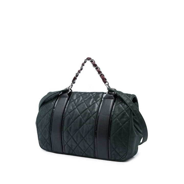 Chanel Matelassé Irisé In The Mix Messenger à rabat Cuir de veau Gris – vue 2 – GABY PARIS