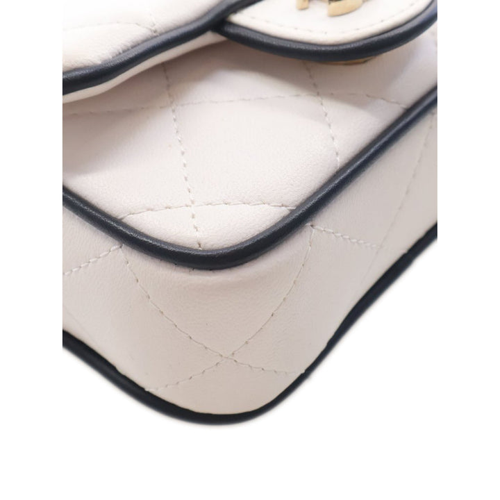 Chanel Pochette Matelassé Resin CC à rabat avec chaîne Cuir d'agneau Blanc – vue 10 – GABY PARIS