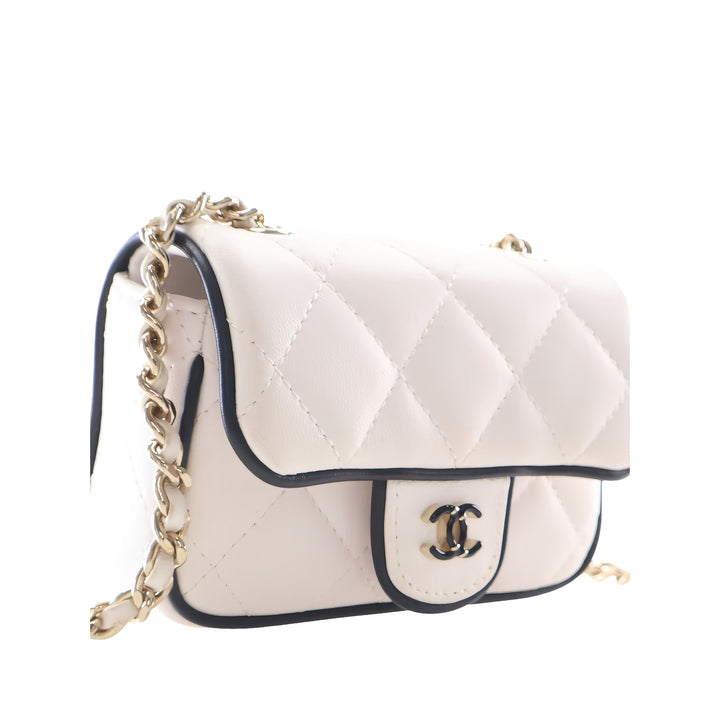 Chanel Pochette Matelassé Resin CC à rabat avec chaîne Cuir d'agneau Blanc – vue 11 – GABY PARIS