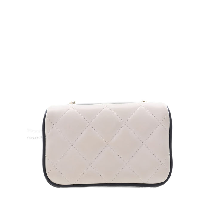Chanel Pochette Matelassé Resin CC à rabat avec chaîne Cuir d'agneau Blanc – vue 2 – GABY PARIS