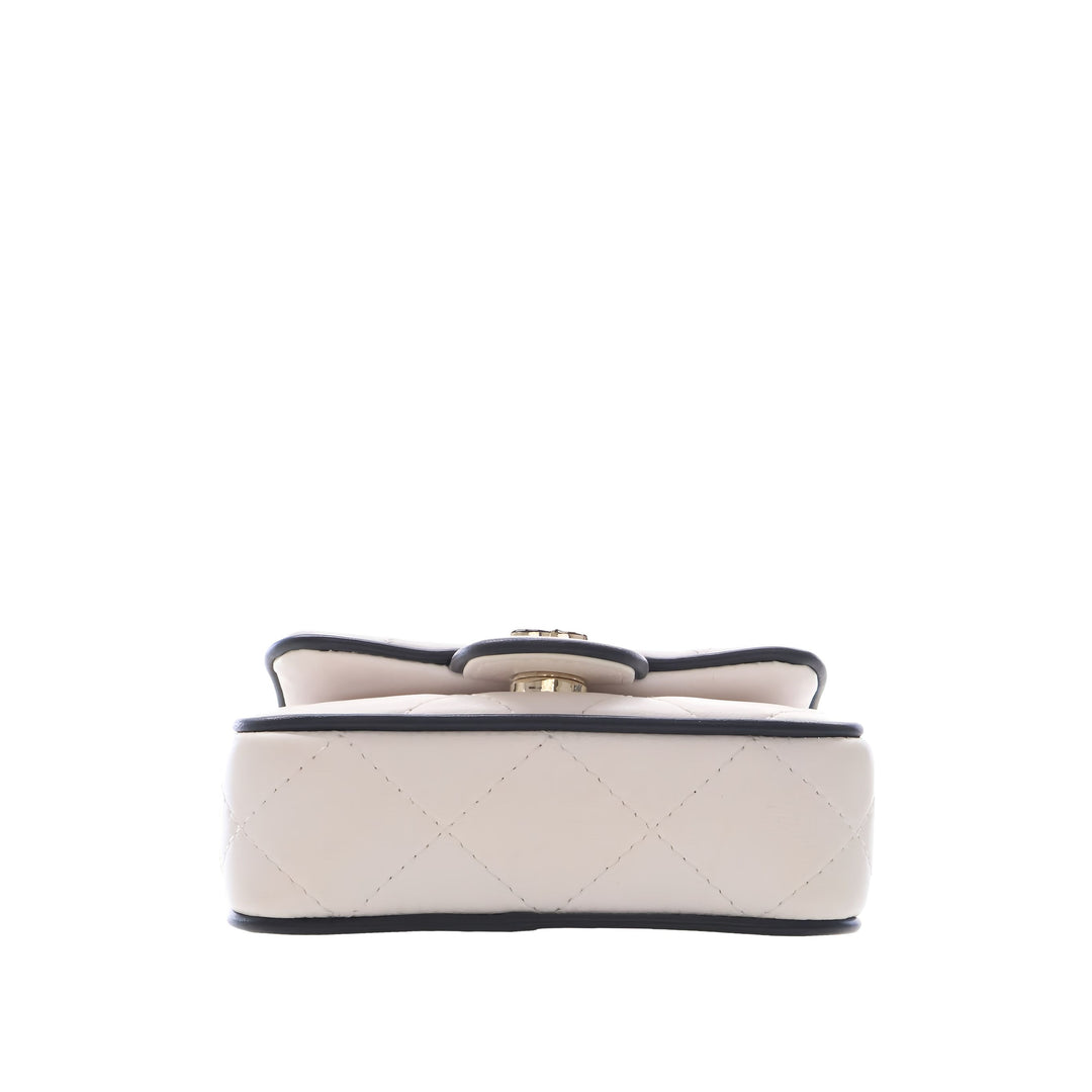 Chanel Pochette Matelassé Resin CC à rabat avec chaîne Cuir d'agneau Blanc – vue 3 – GABY PARIS