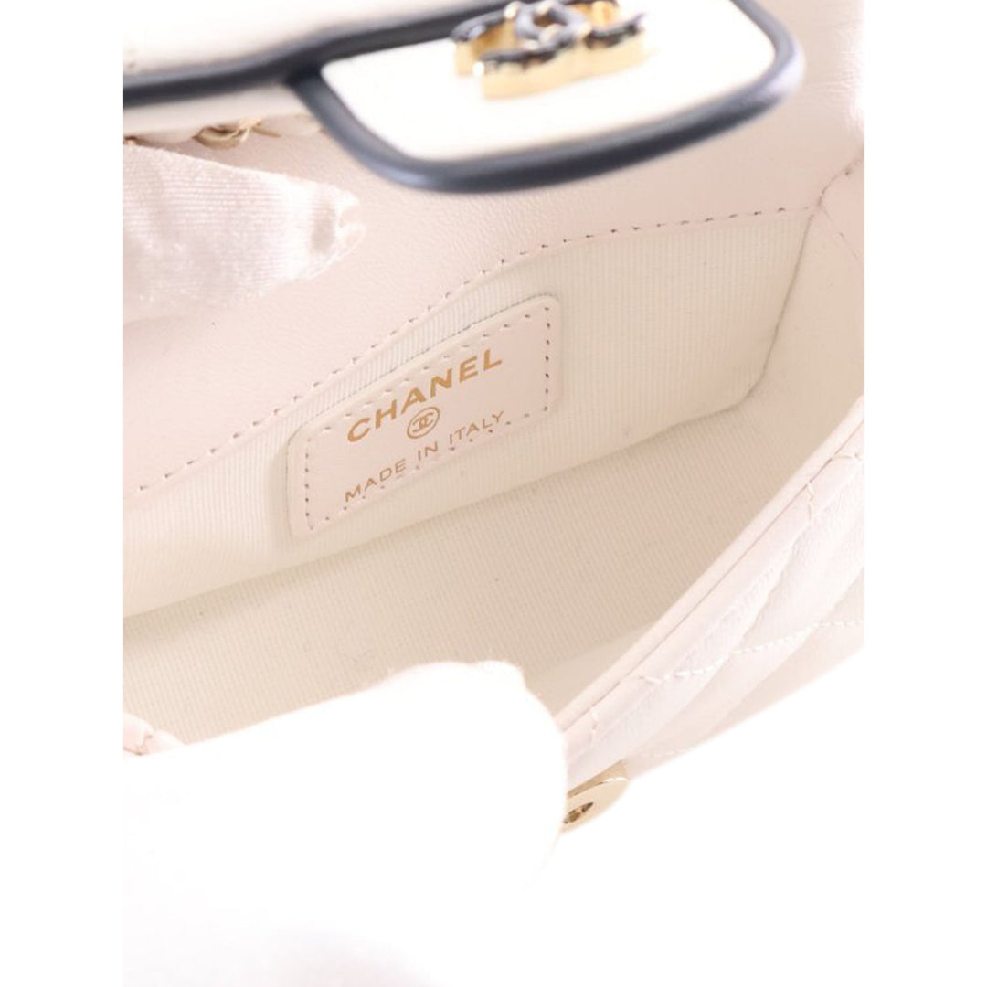 Chanel Pochette Matelassé Resin CC à rabat avec chaîne Cuir d'agneau Blanc – vue 4 – GABY PARIS