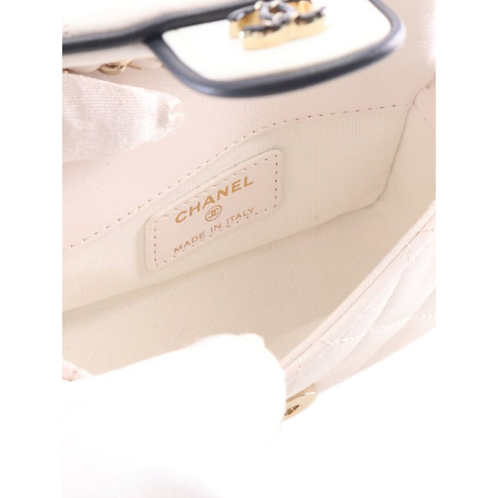 Chanel Pochette Matelassé Resin CC à rabat avec chaîne Cuir d'agneau Blanc – vue 4 – GABY PARIS