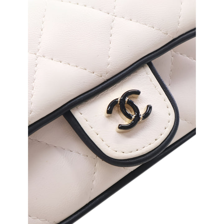 Chanel Pochette Matelassé Resin CC à rabat avec chaîne Cuir d'agneau Blanc – vue 5 – GABY PARIS