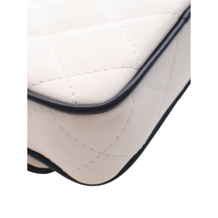 Chanel Pochette Matelassé Resin CC à rabat avec chaîne Cuir d'agneau Blanc – vue 7 – GABY PARIS