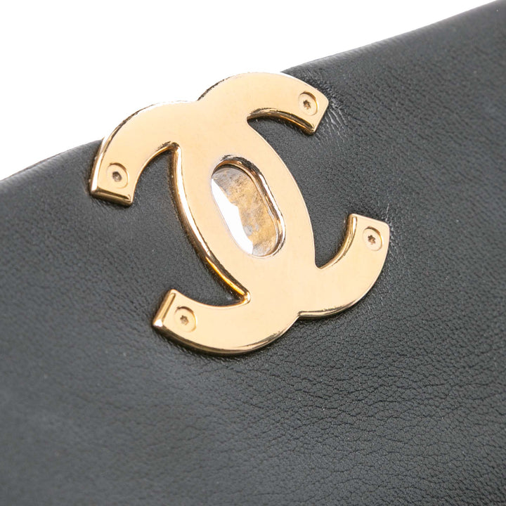 Chanel 19 à rabat Grand Cuir d'agneau Noir – vue 9 – GABY PARIS