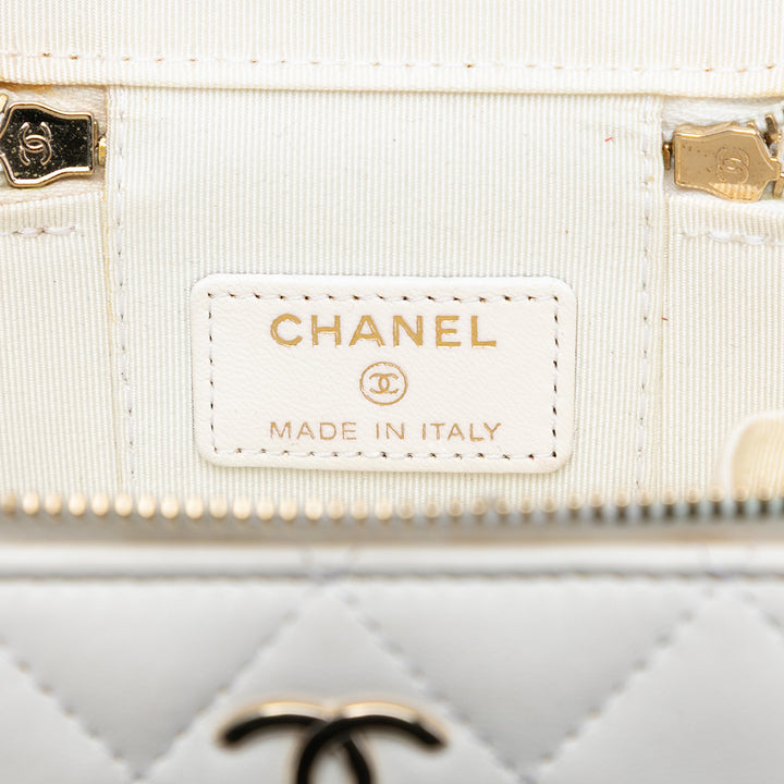 Chanel Mini Matelassé Cuir d’agneau Camellia Bow Vanity avec chaîne