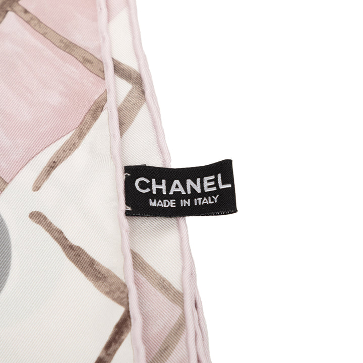 Chanel CC Camellia et Matelassé Printed Soie Foulard 90