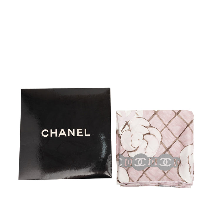 Chanel CC Camellia et Matelassé Printed Soie Foulard 90